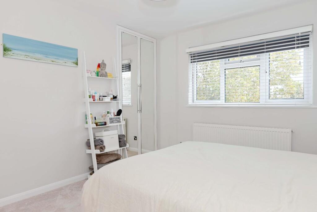 2 Sussex Close_1.JPG