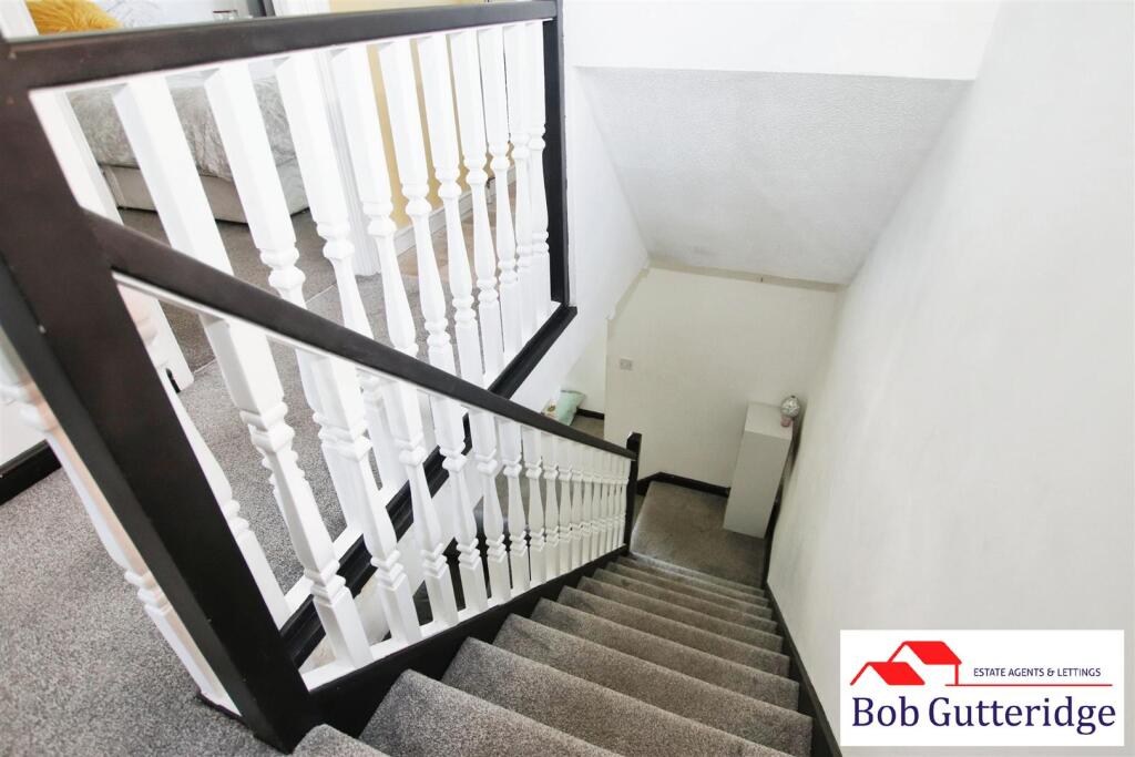FIRST FLOOR LANDING