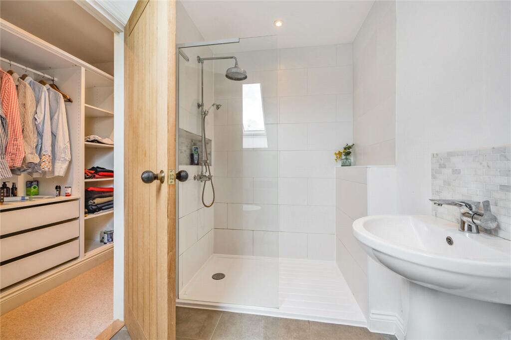 En-Suite &amp; Dressing