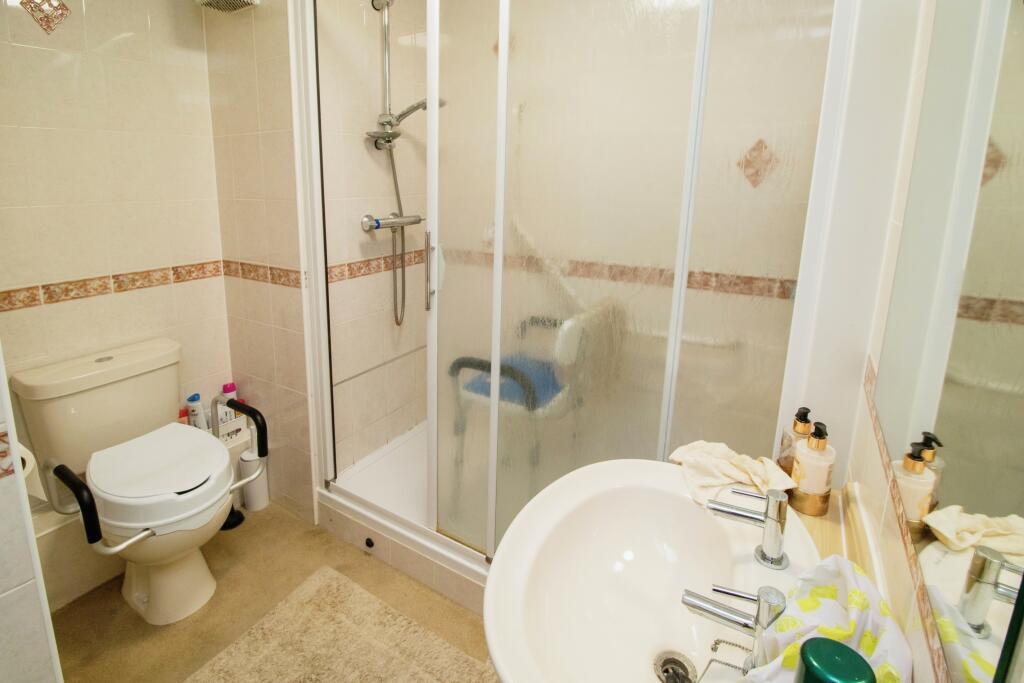 SHOWER ROOM