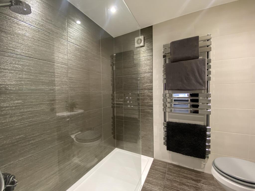 shower room in annexe