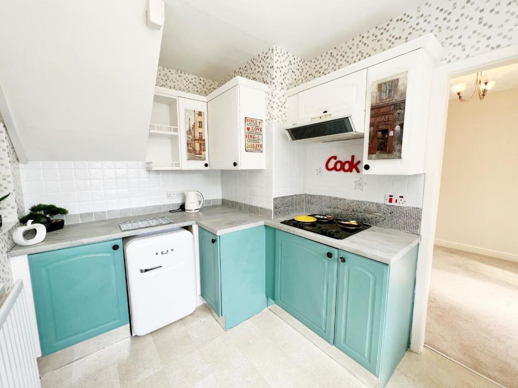 Kitchen 2.jpg