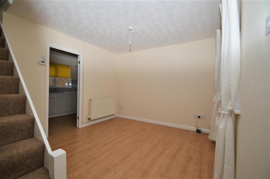 98 Watch Elm Close (2).jpg