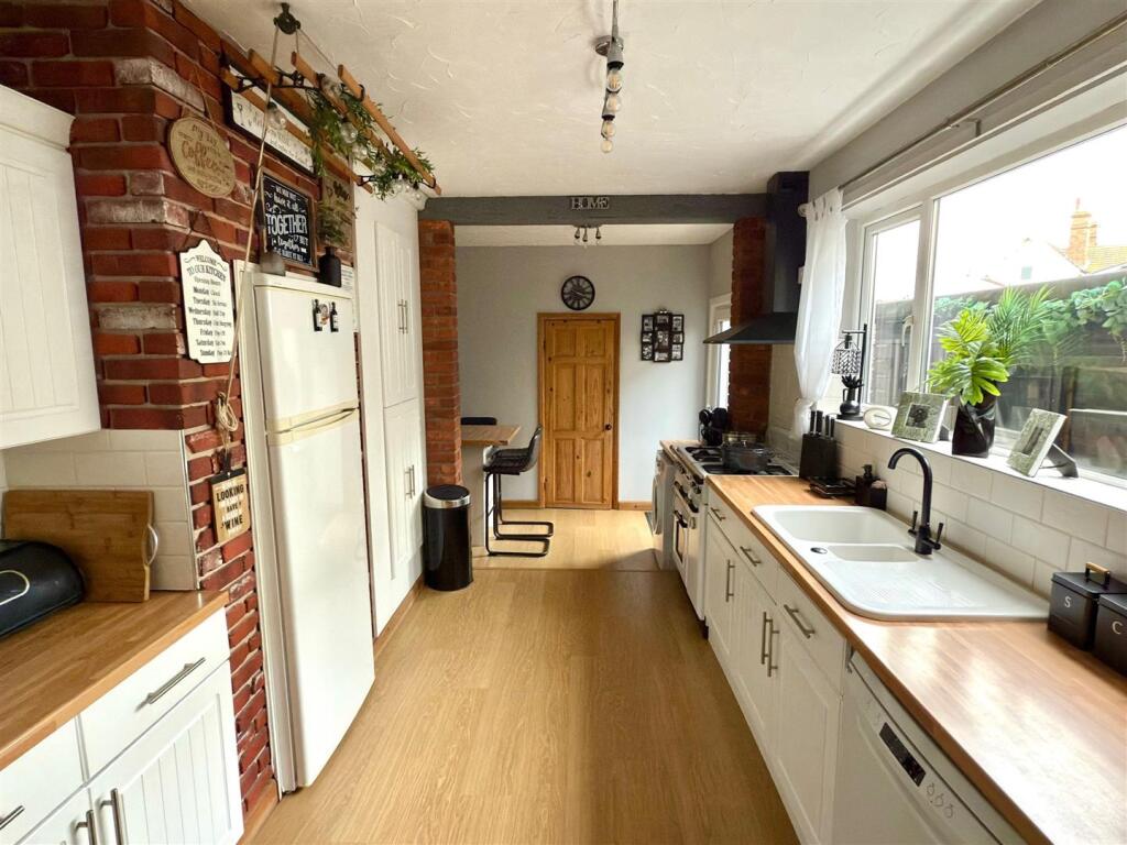 KITCHEN BREAKFAST ROOM.jpg
