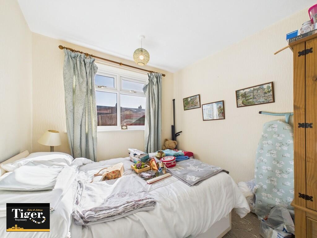 CAM02176G0-PR0492...