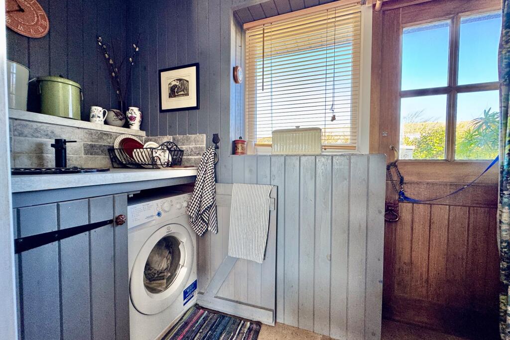 Kitchenette (off bedroom 2