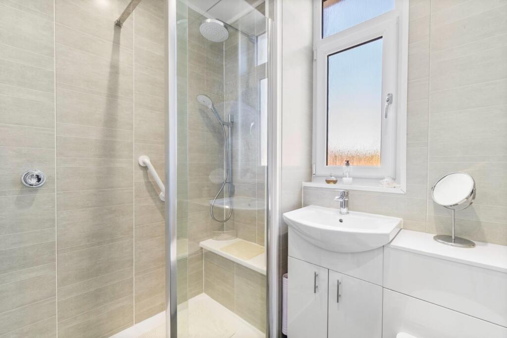 13_20 hutton park crescent, largs (13).jpg