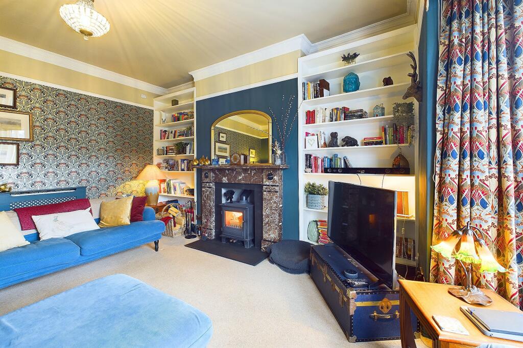 CAM04201G0-PR0052-STILL004