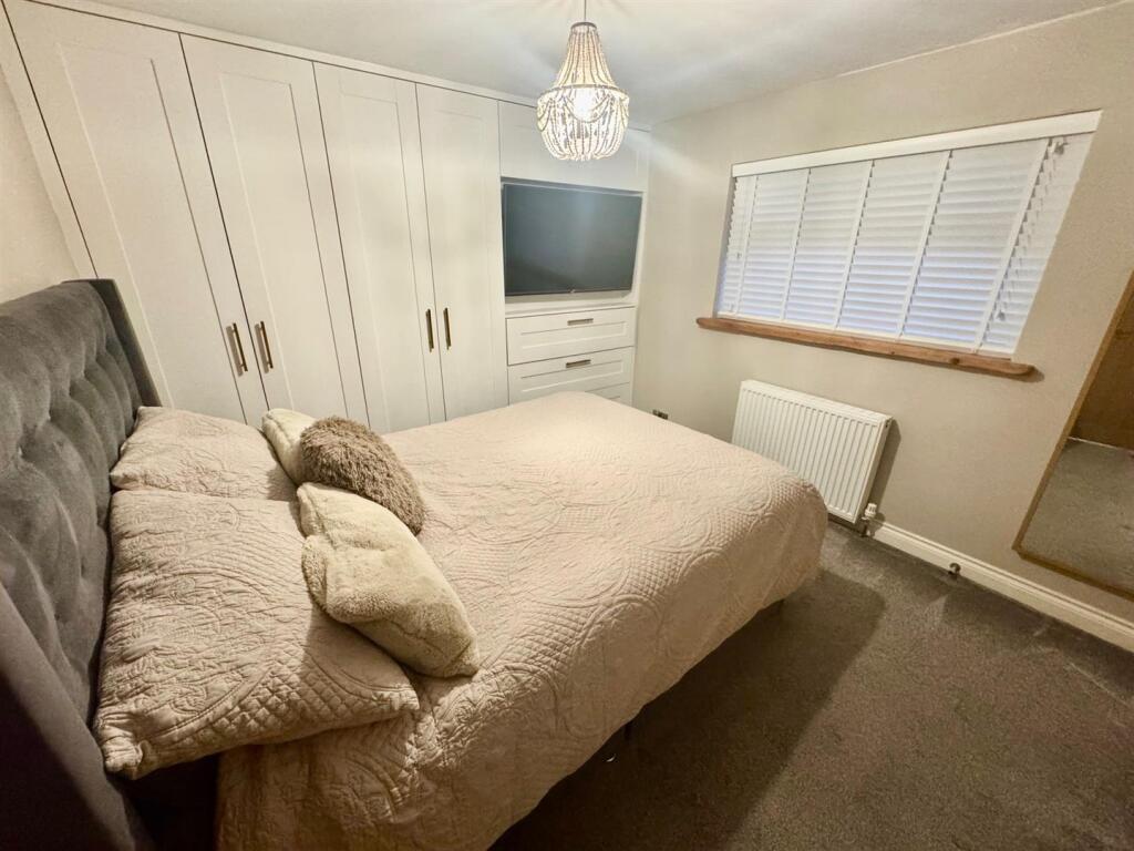 Bedroom 1.jpg