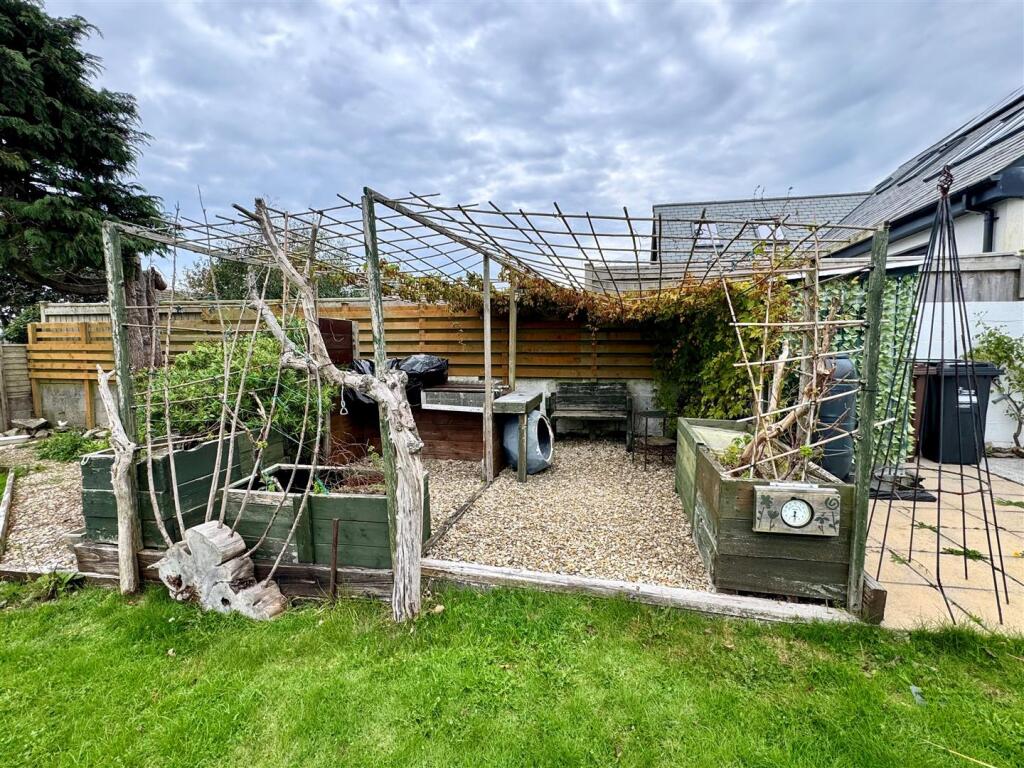18 Whitegate Road Garden