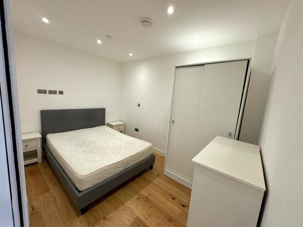 Bedroom pic 2.jpeg
