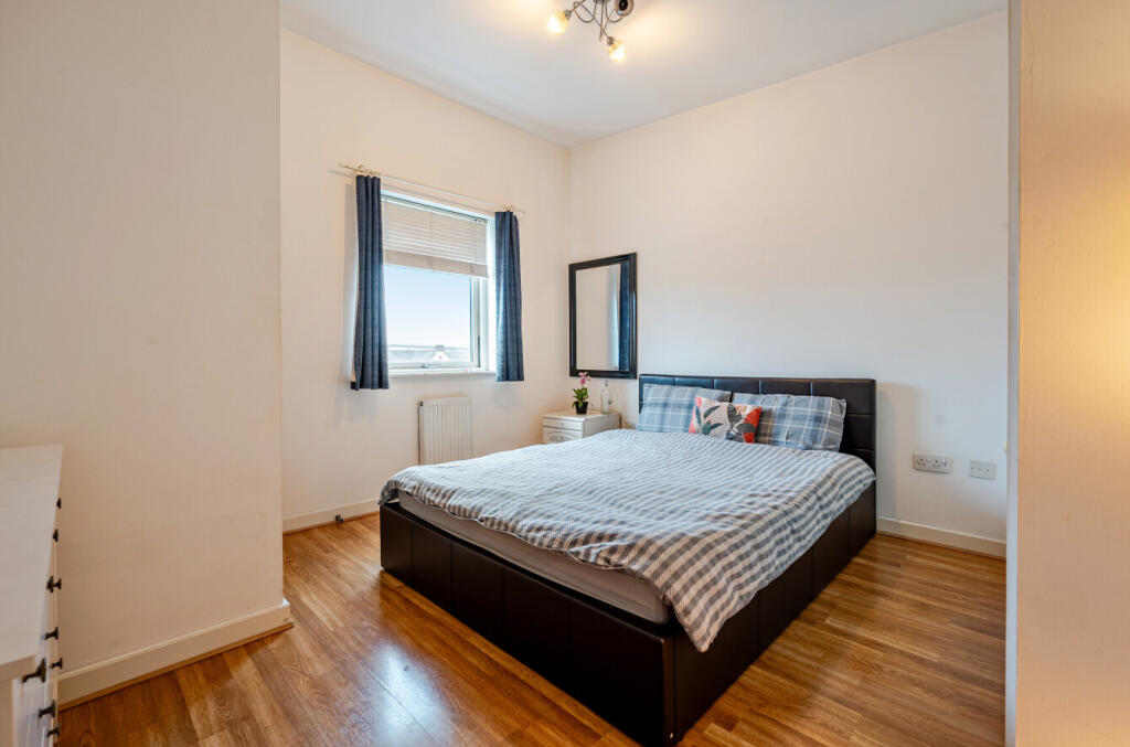 1376415-29-690b24...