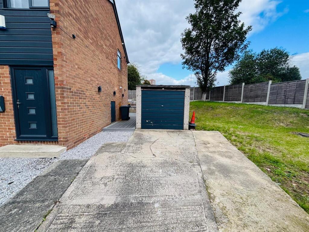 Parkig Garage: