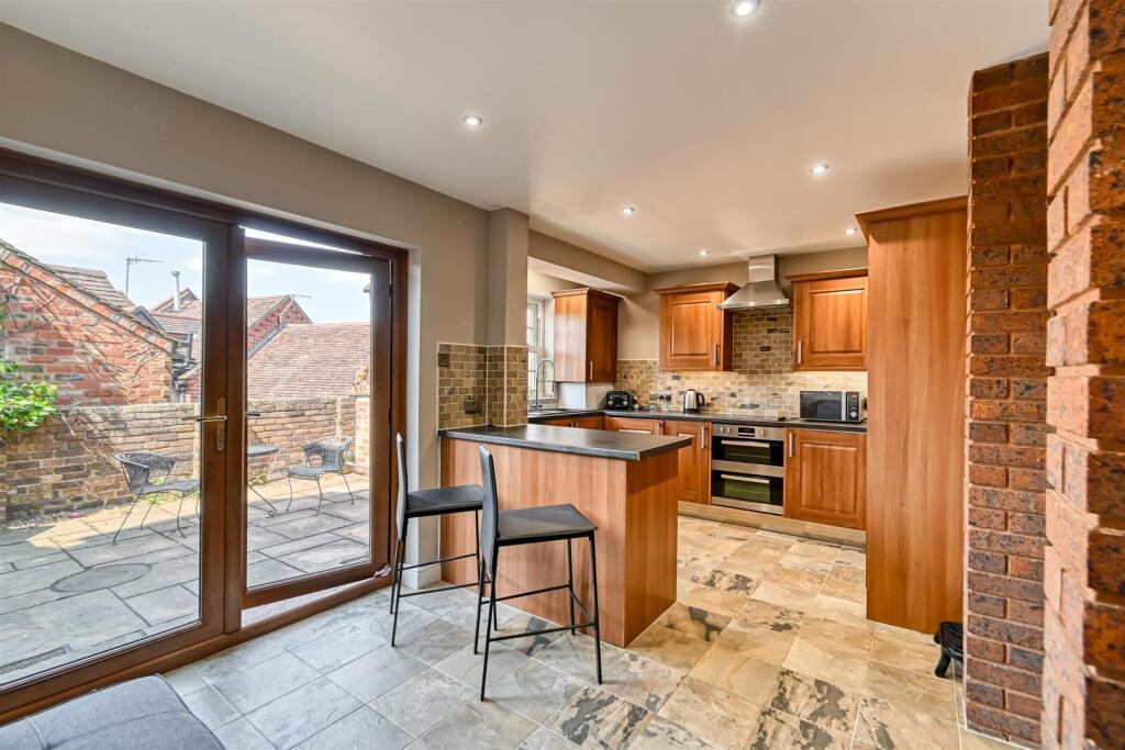 25 St  Leonards Close-06.jpg