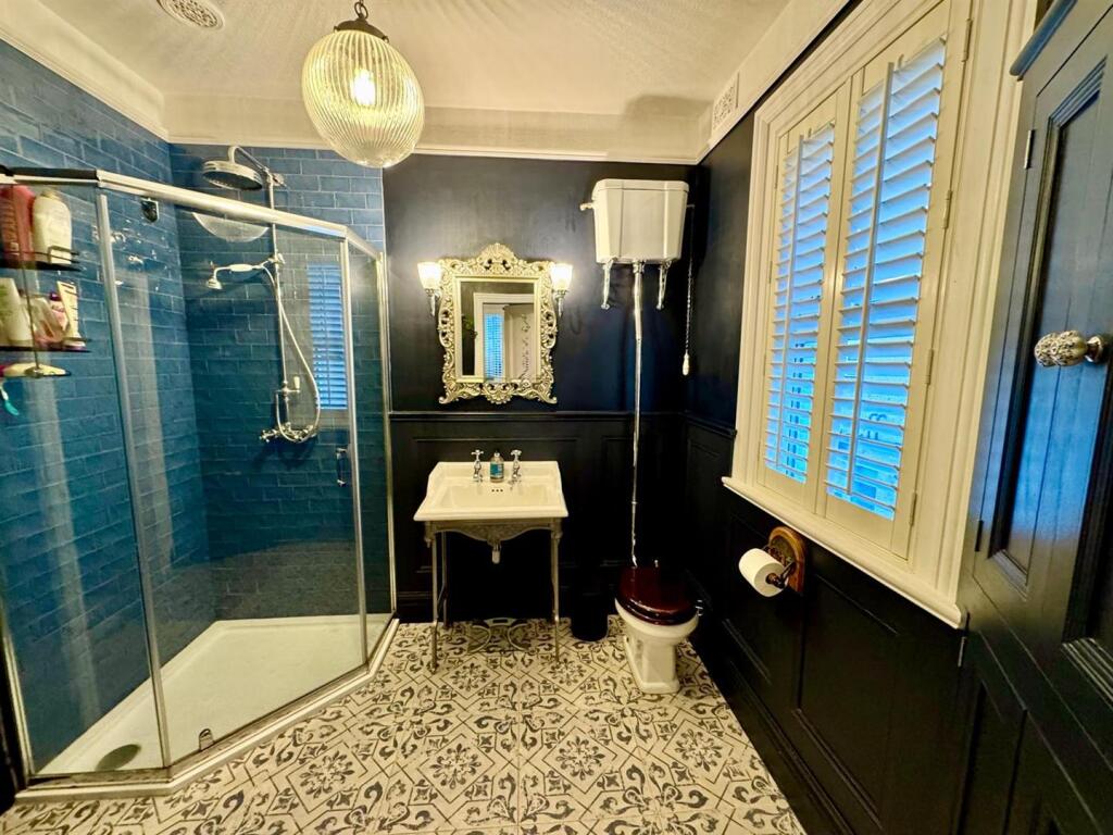 PHOTO-2025-11-19-17-59-55 (27).jpg