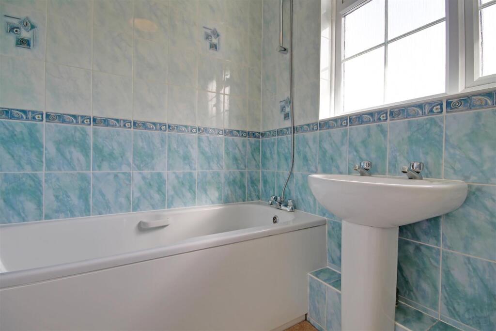 bathroom .jpg