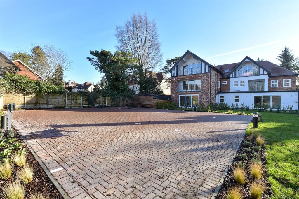 Driveway/Parking