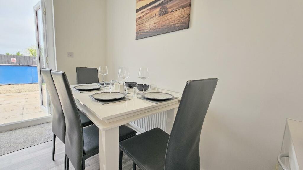 OPEN PLAN KITCHEN DINER