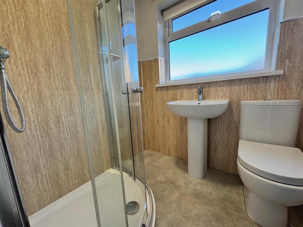 SHOWER ROOM/WC