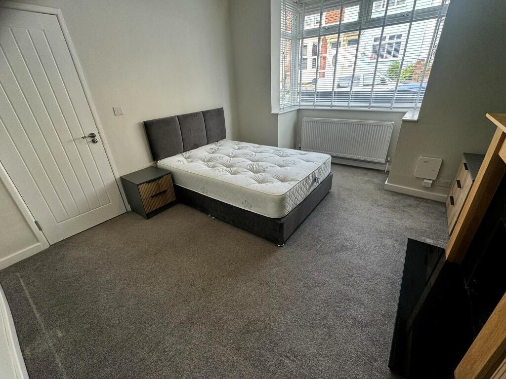 Bedroom 1 @ £775pcm
