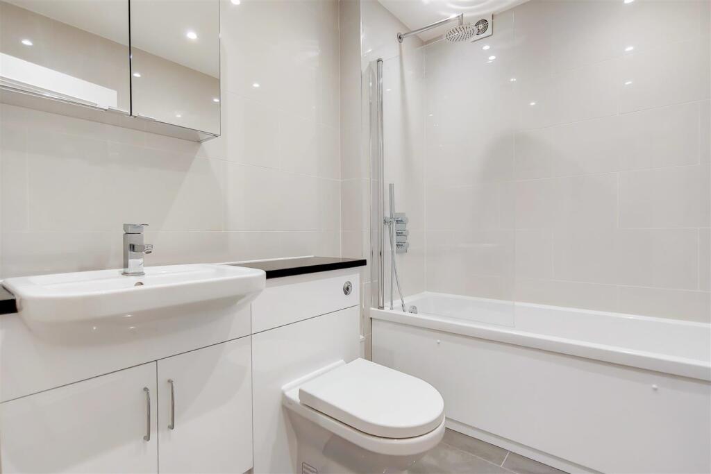8_Bathroom-0.jpg