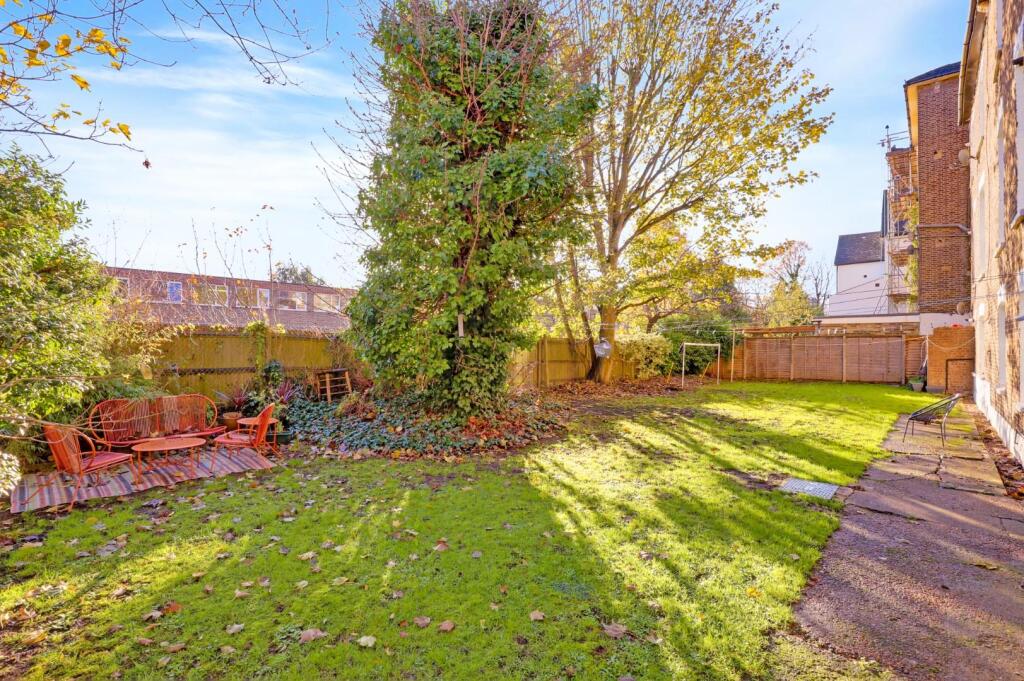 12-a7baJHPropWpen - Flat 4 Malcolm Close - 37.jpg