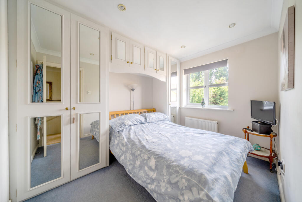 1295816-20-682ca2...