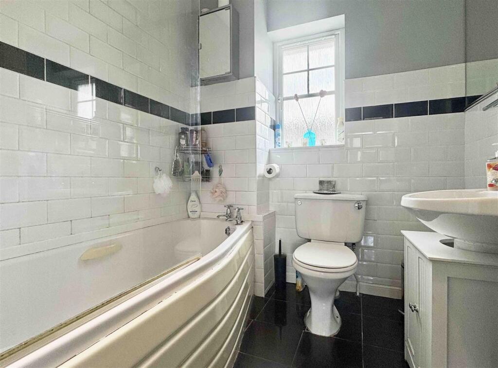 Bathroom.jpg