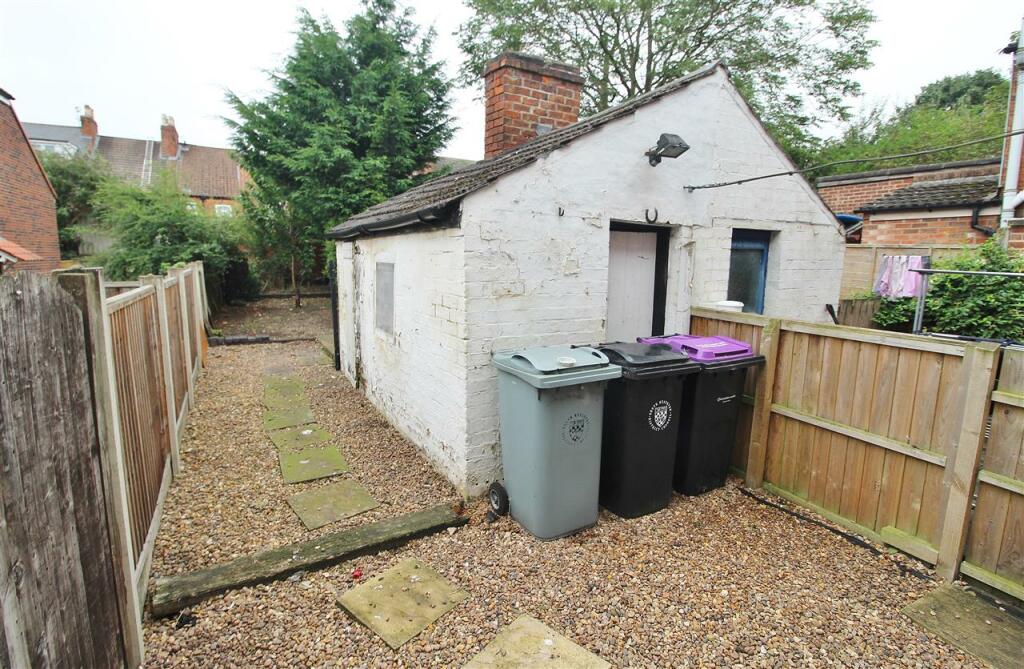 REAR GARDEN -
