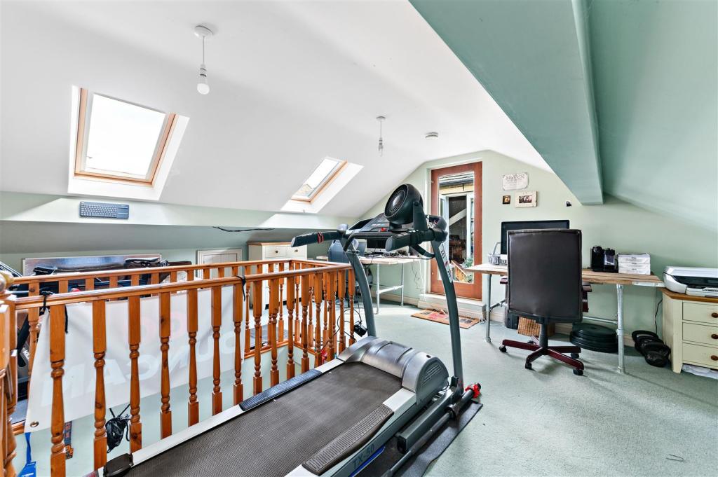 SECOND SITTING ROOM/OFFICE/WORKSPACE