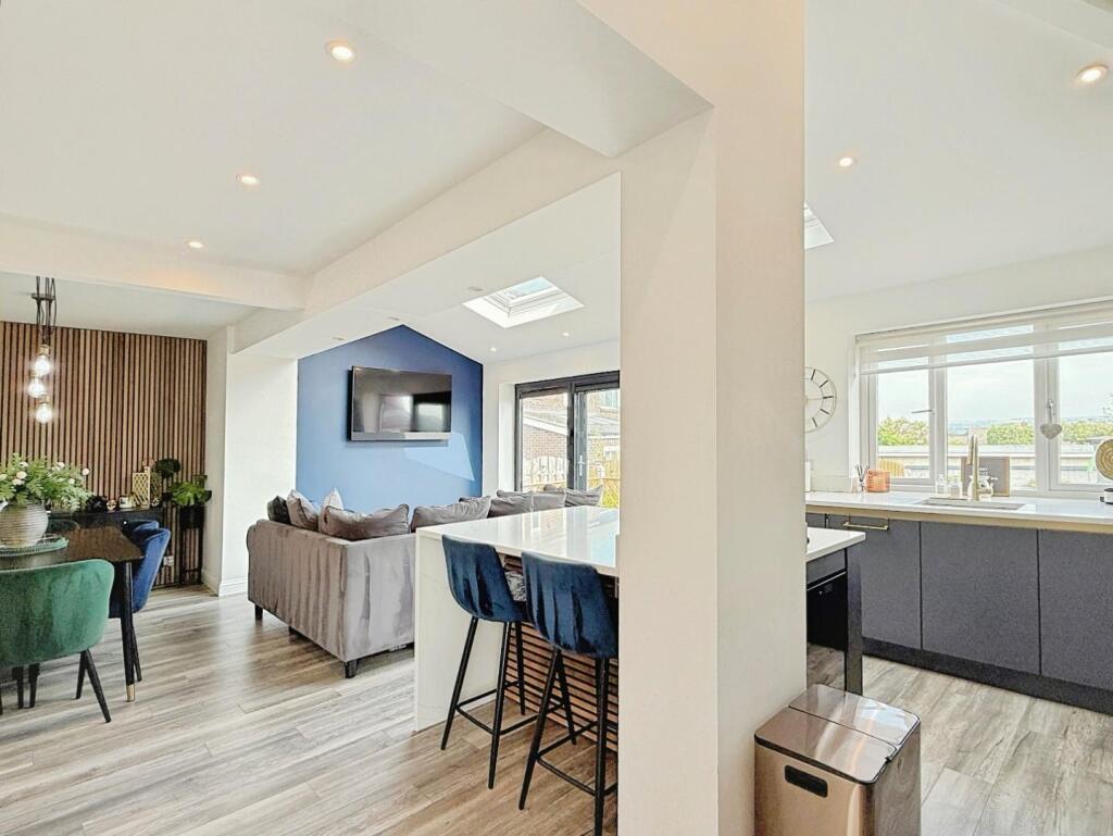 KITCHEN / DINER