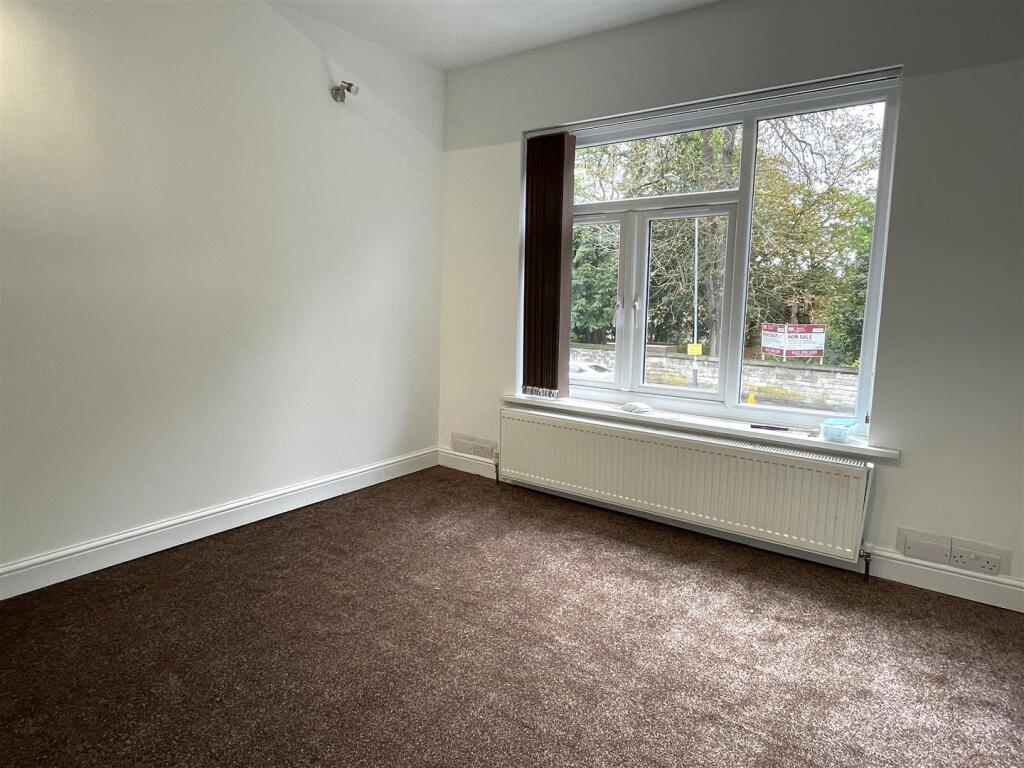 Bedroom.1.JPG