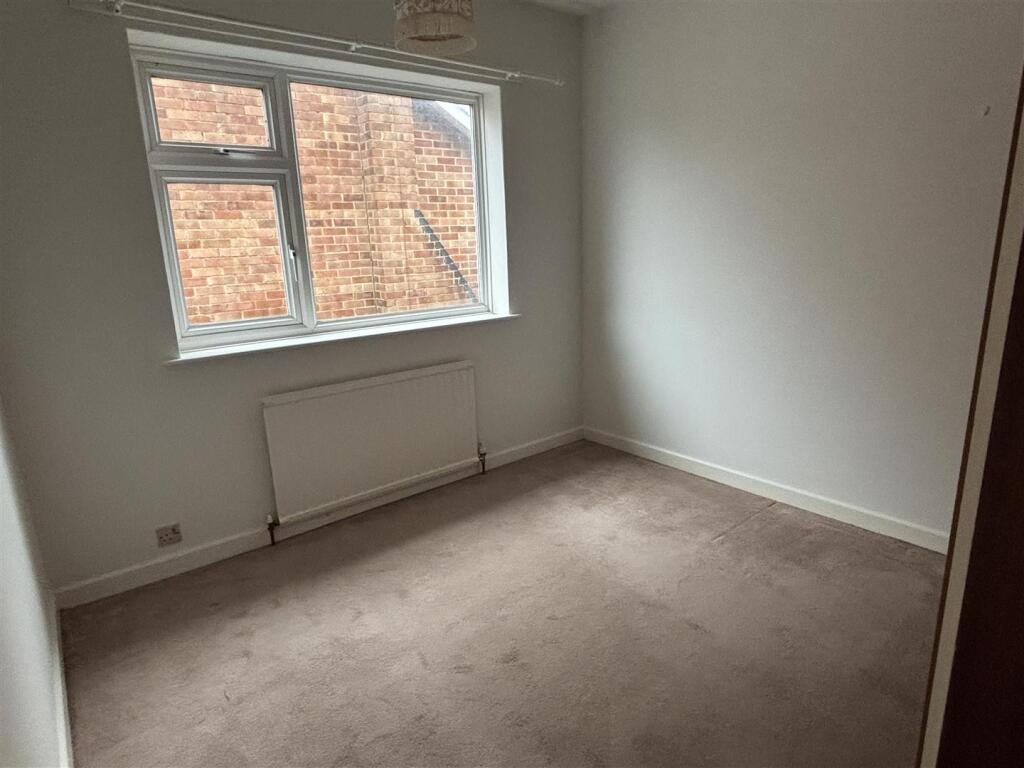 19DL-bedroom2.JPG