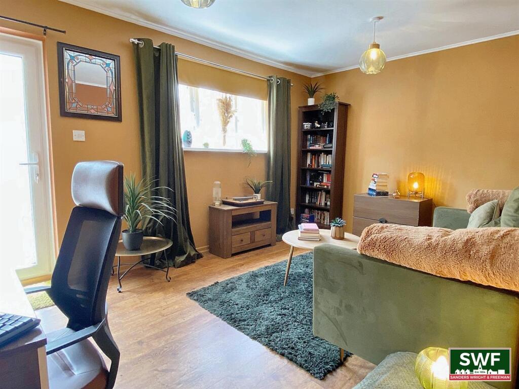 Annex Livingroom.jpg