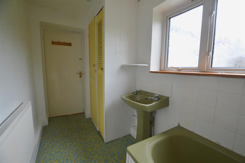 bathroom..JPG