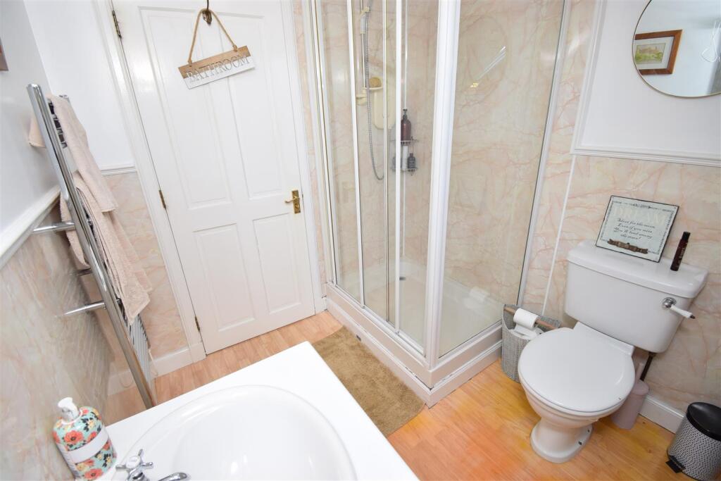 SHOWER ROOM.JPG