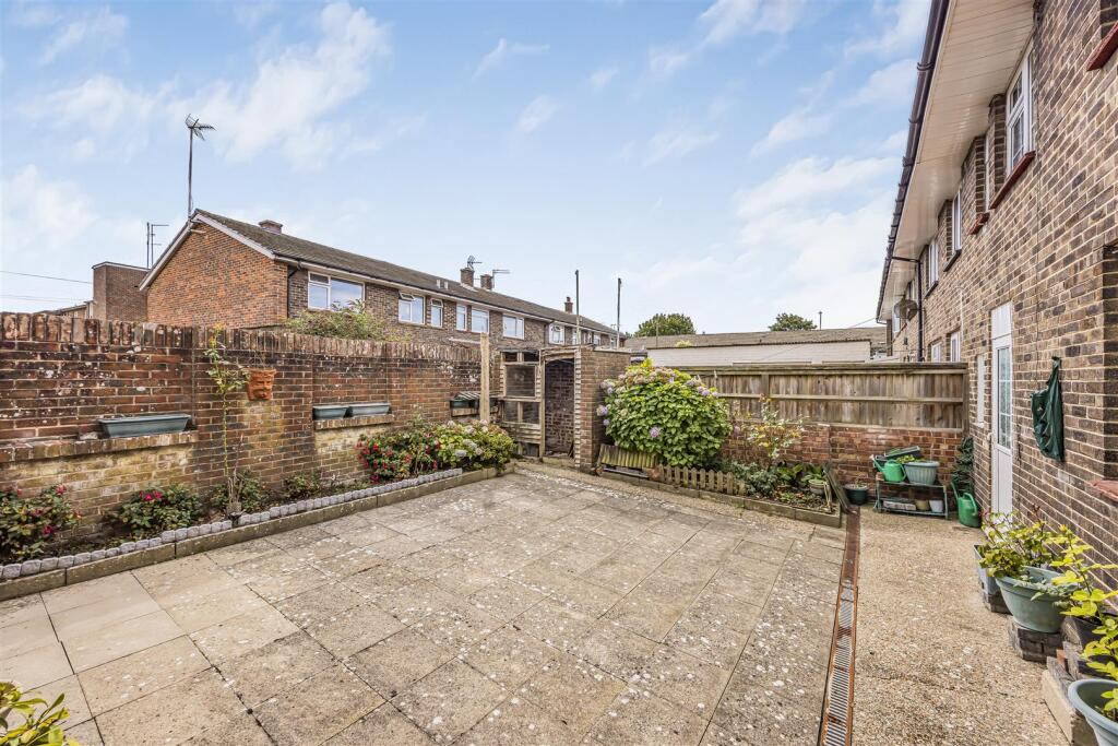 8 Moorgreen Road, Havant-PorticoMarketing-SoldBy-3