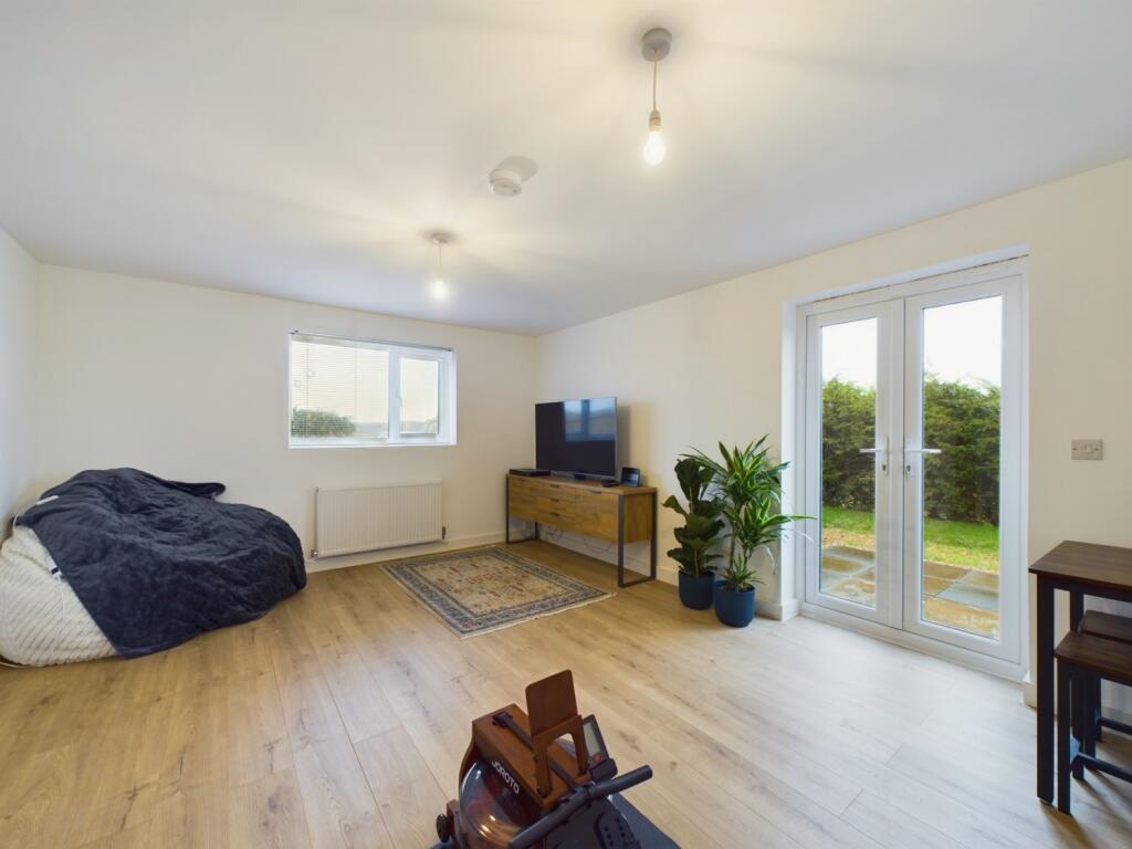 CAM01909G0-PR0283-STILL001