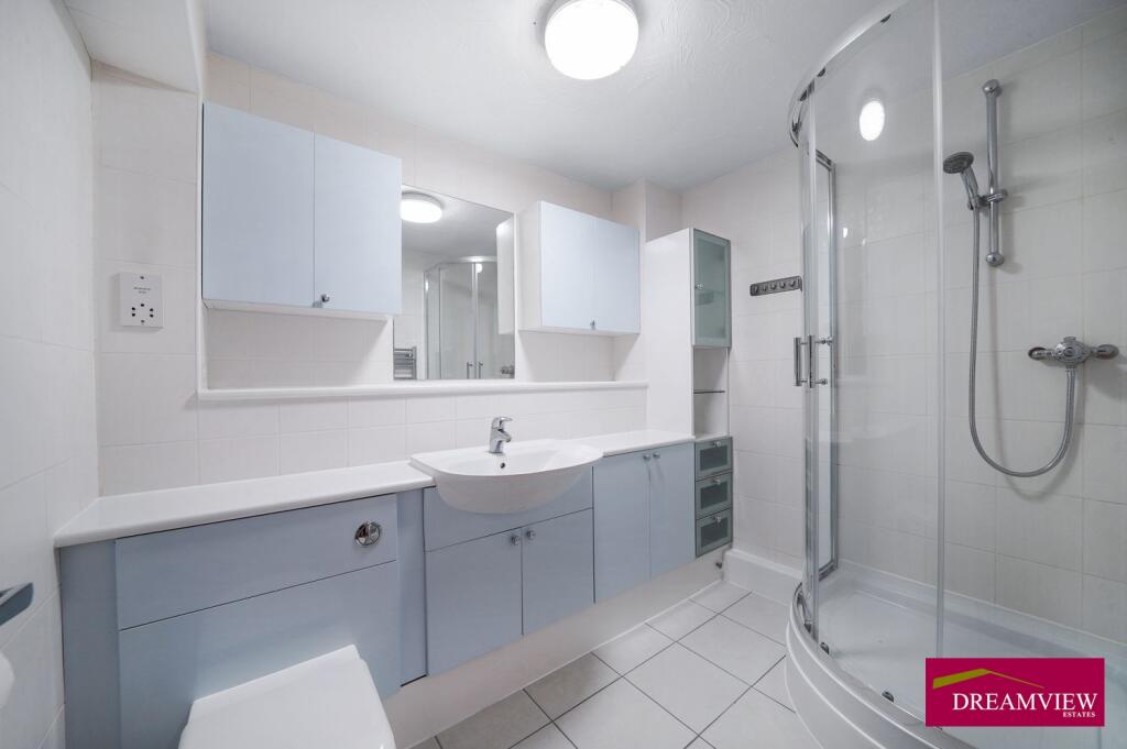 EN SUITE BATHROOM