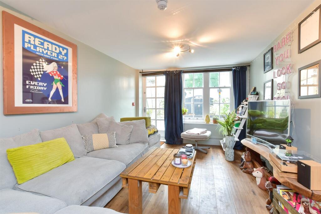 Lounge/ Kitchen
