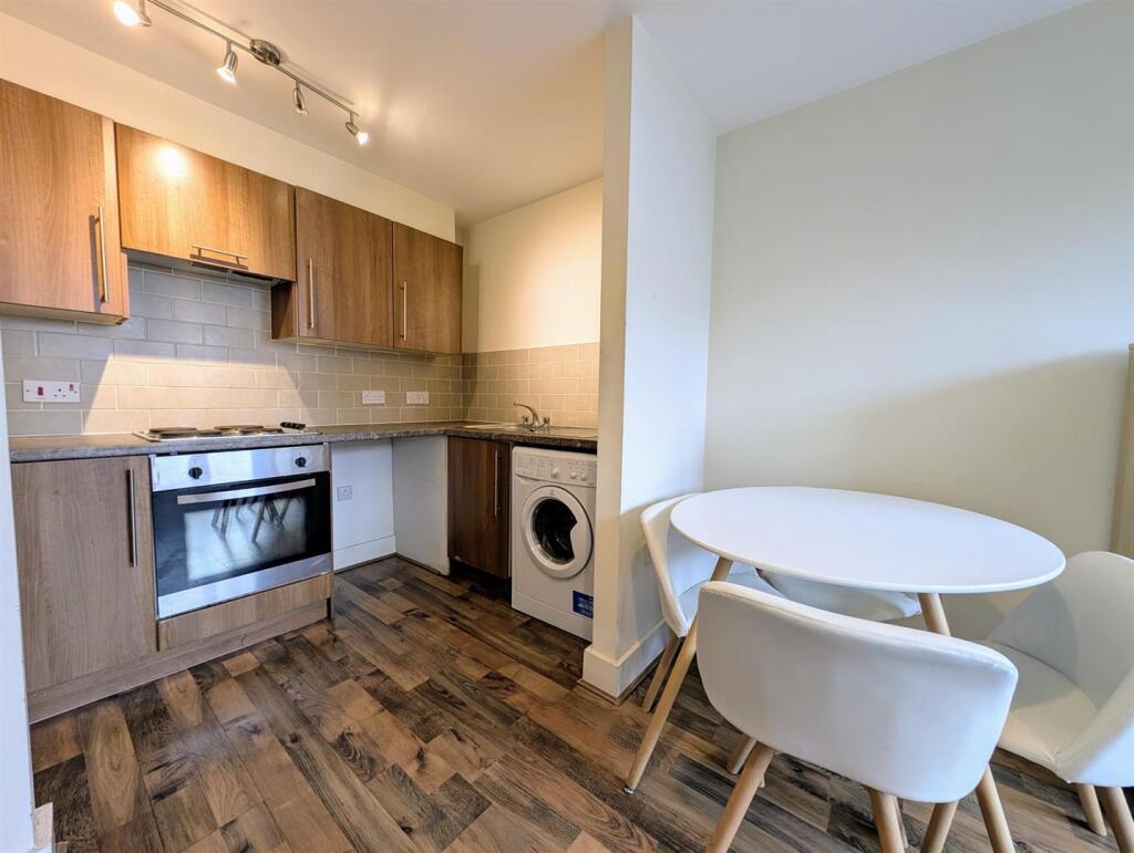 Kitchen/Dining Area