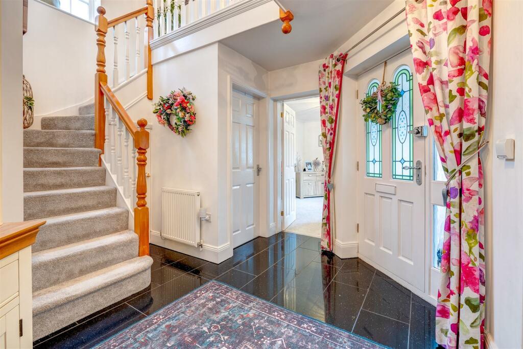 4 The Orchards, Thornton