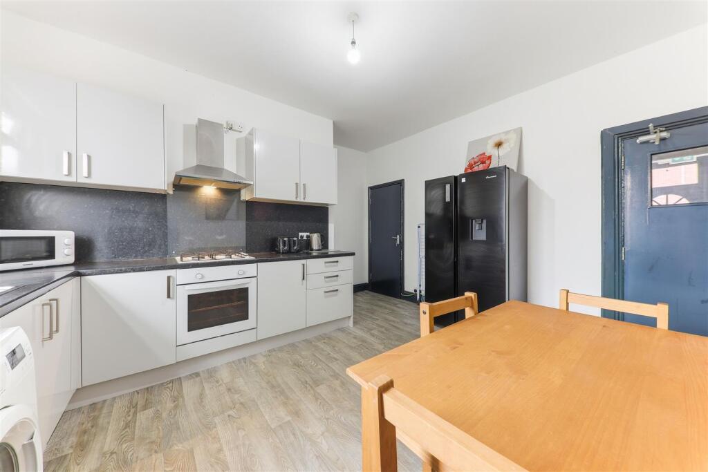 kitchen dining room .jpg