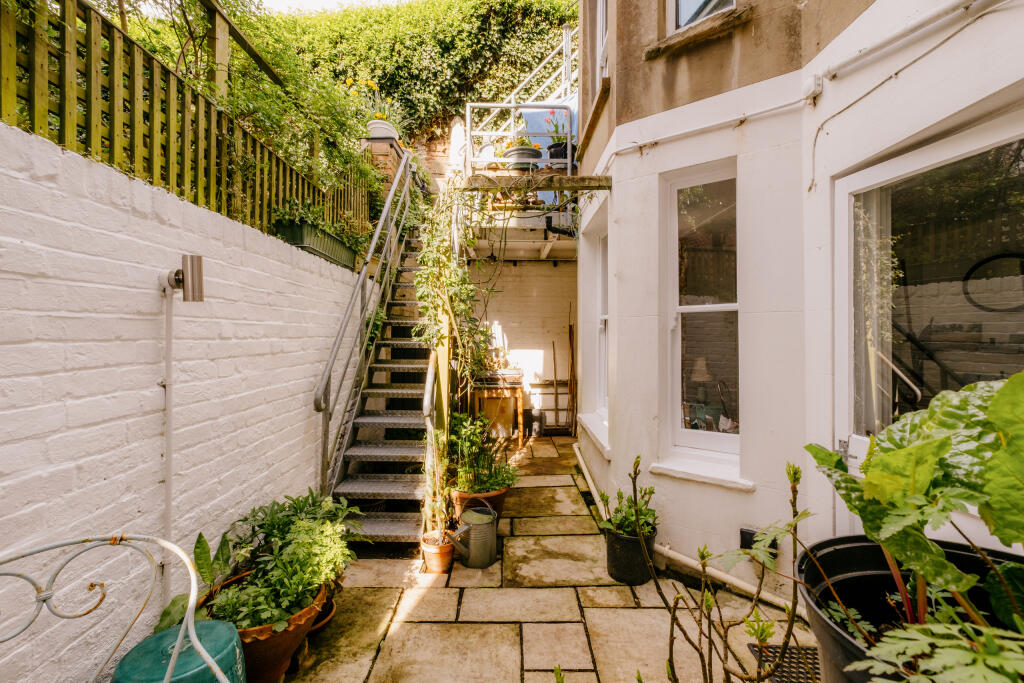 Croft-Hastings-ExmouthPlace-Garden-3