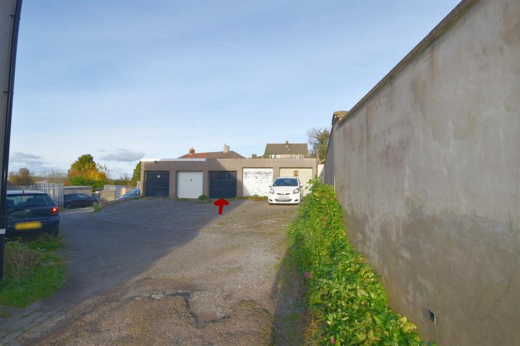 Garage to rear in block.jpg