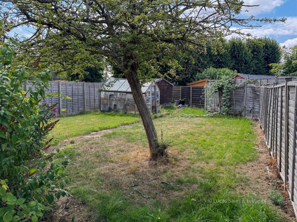 14 Westhill Cl Kettering-17.jpg