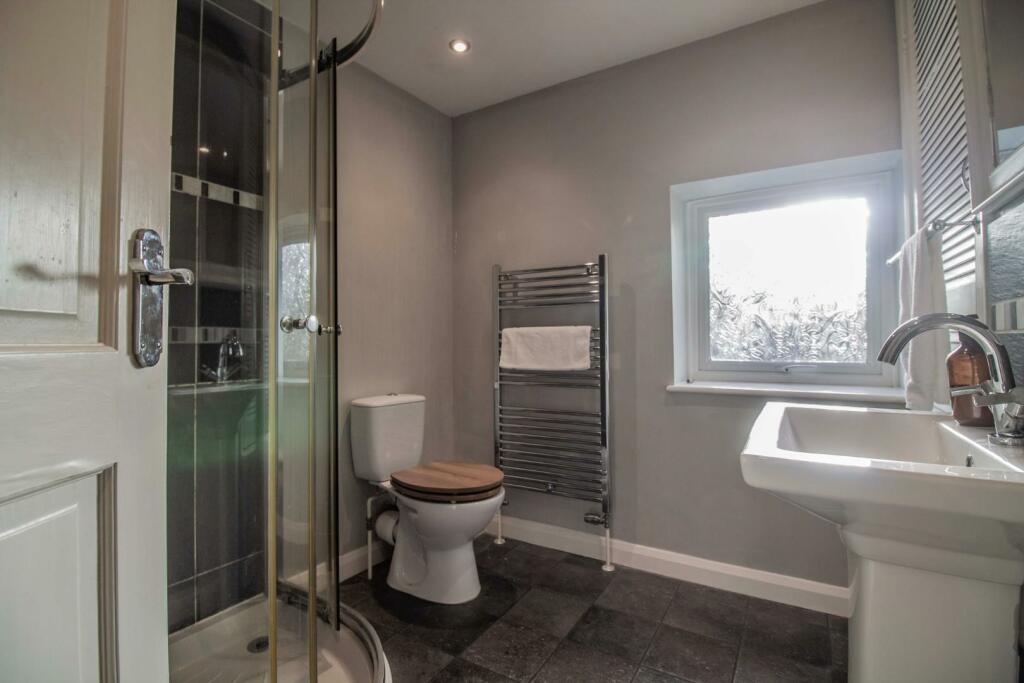 51 Risbygate Street [Bathroom] 01.jpg