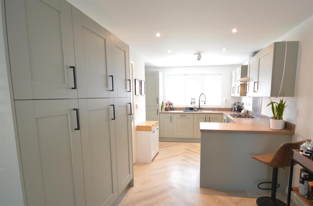 kitchen/breakfast rom
