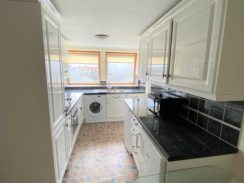 17 Trevelga Court Kitchen