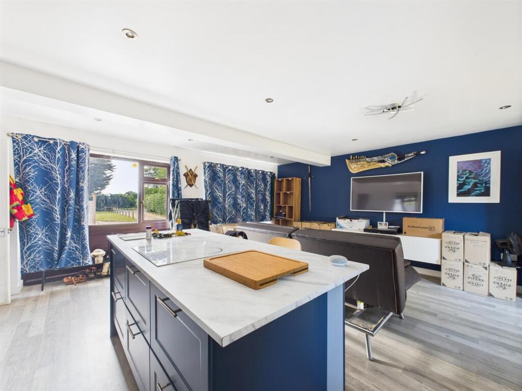 Open Plan Kitchen/Living Area